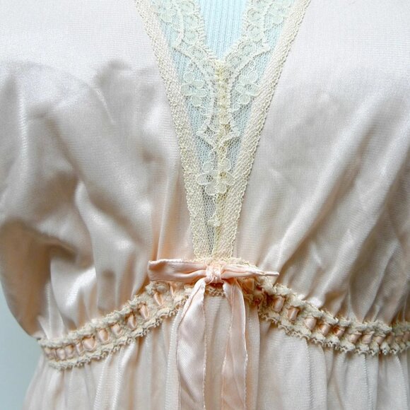 70s SOFTNESS for Avon light peach lingerie sleepwear . small . made in USA - Picture 4 of 4